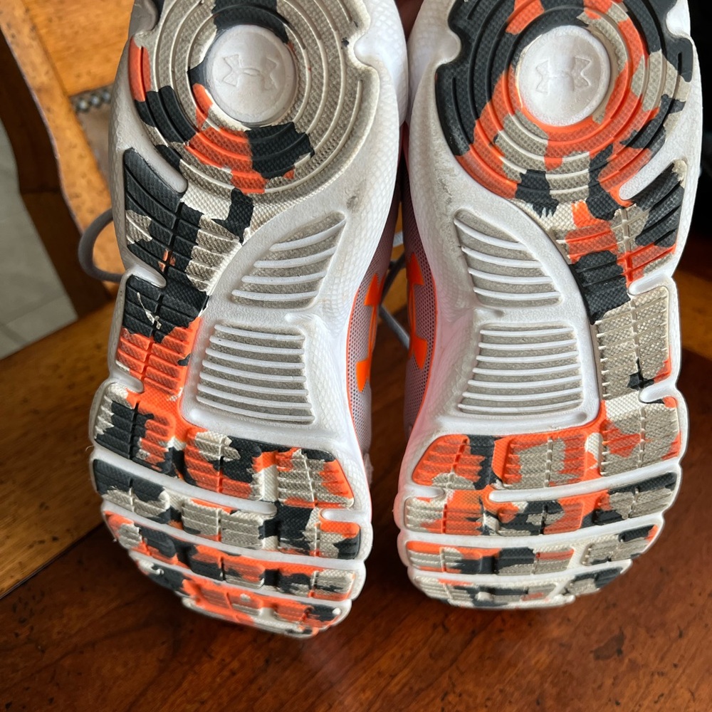 Under Armour Youth boys Assert Athletic Shoes - Picture 5 of 6